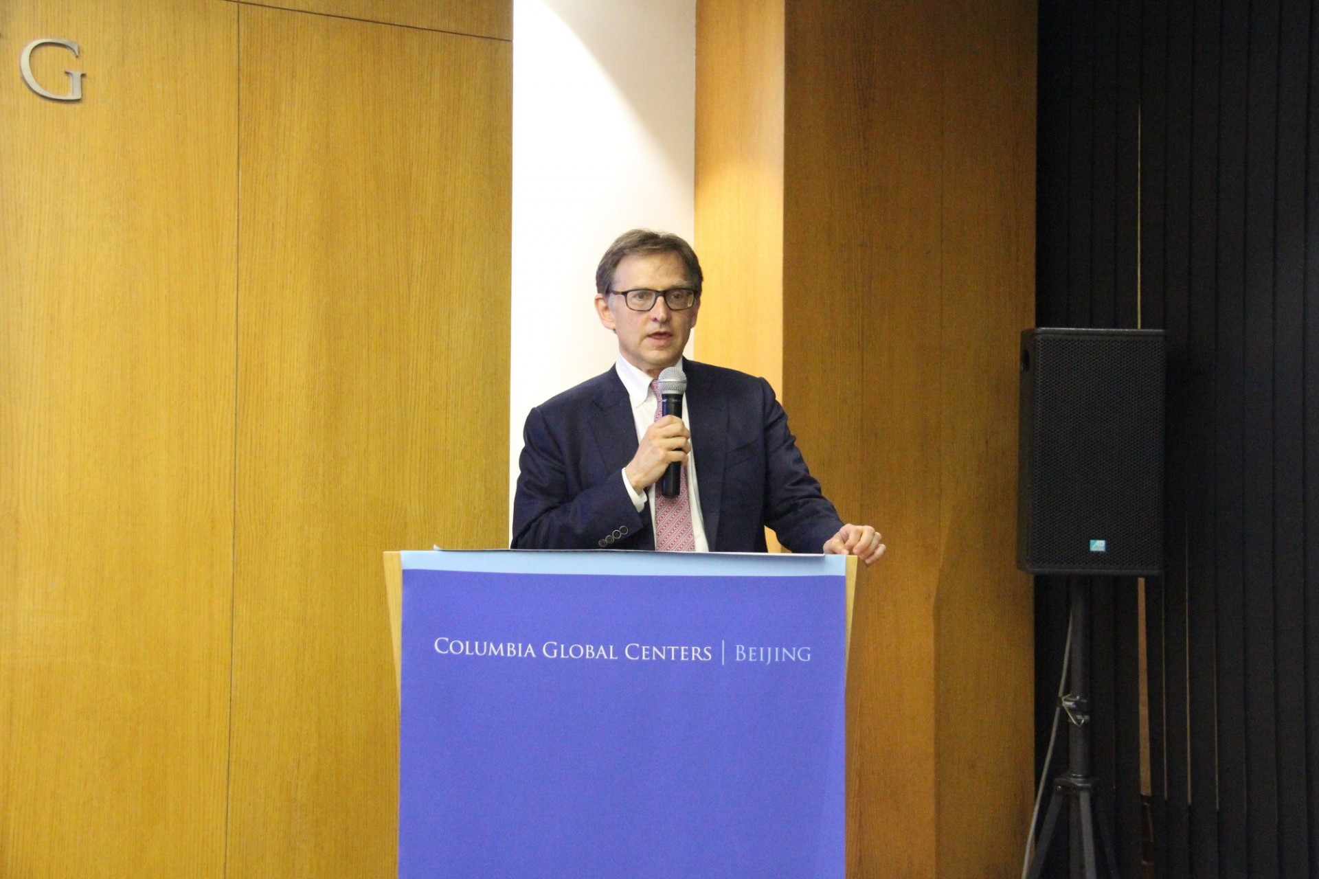 Dr. W. Ian Lipkin at the Beijing Center