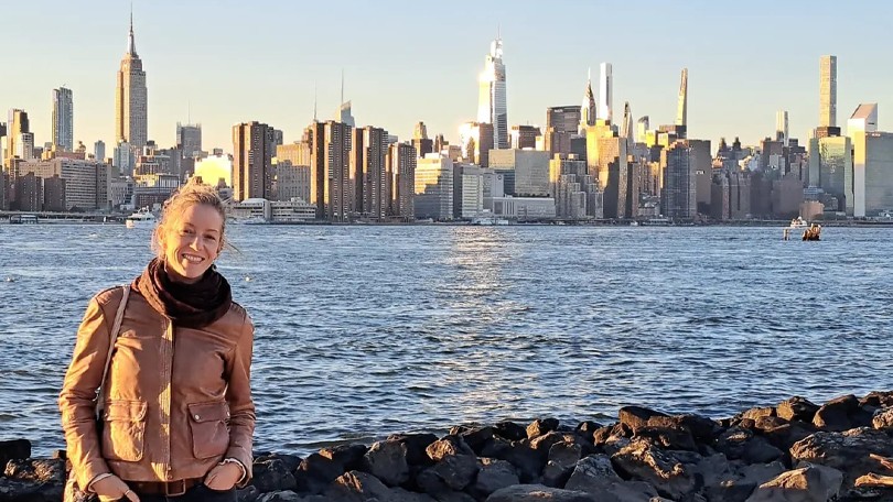 Mélody Braun in front of the New York City skyline
