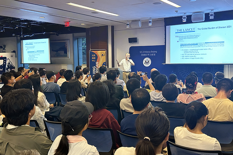 Prof. Mike He gives a public lecture on the history of air pollution and its impact on health at the Beijing American Center at the US Embassy. Mike He_Embassy