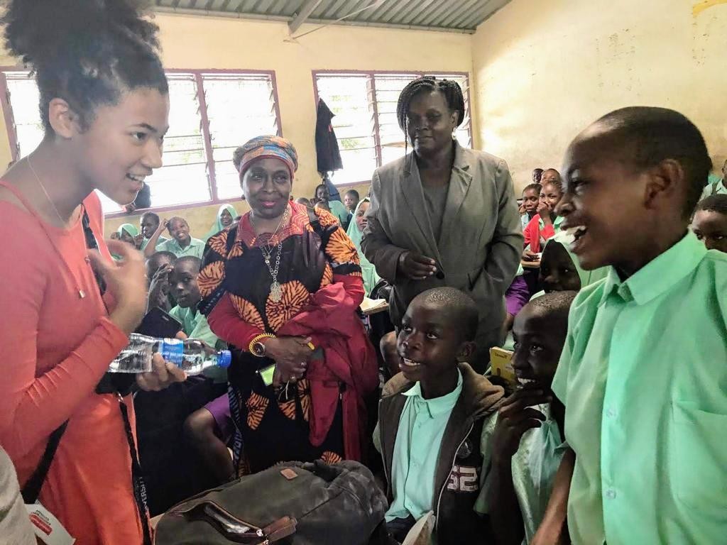 Chaplain Jewelnel Davis (second left) and Kraft Global Fellow Summer 2019-Yasna Vismale interact with the teacher and students during the fellows’ excursion to Mombasa, Kenya 