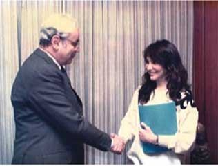 Karen in the late 1980s with then-Secretary General of the UN, Javier Pérez de Cuéllar Peope shaking hands