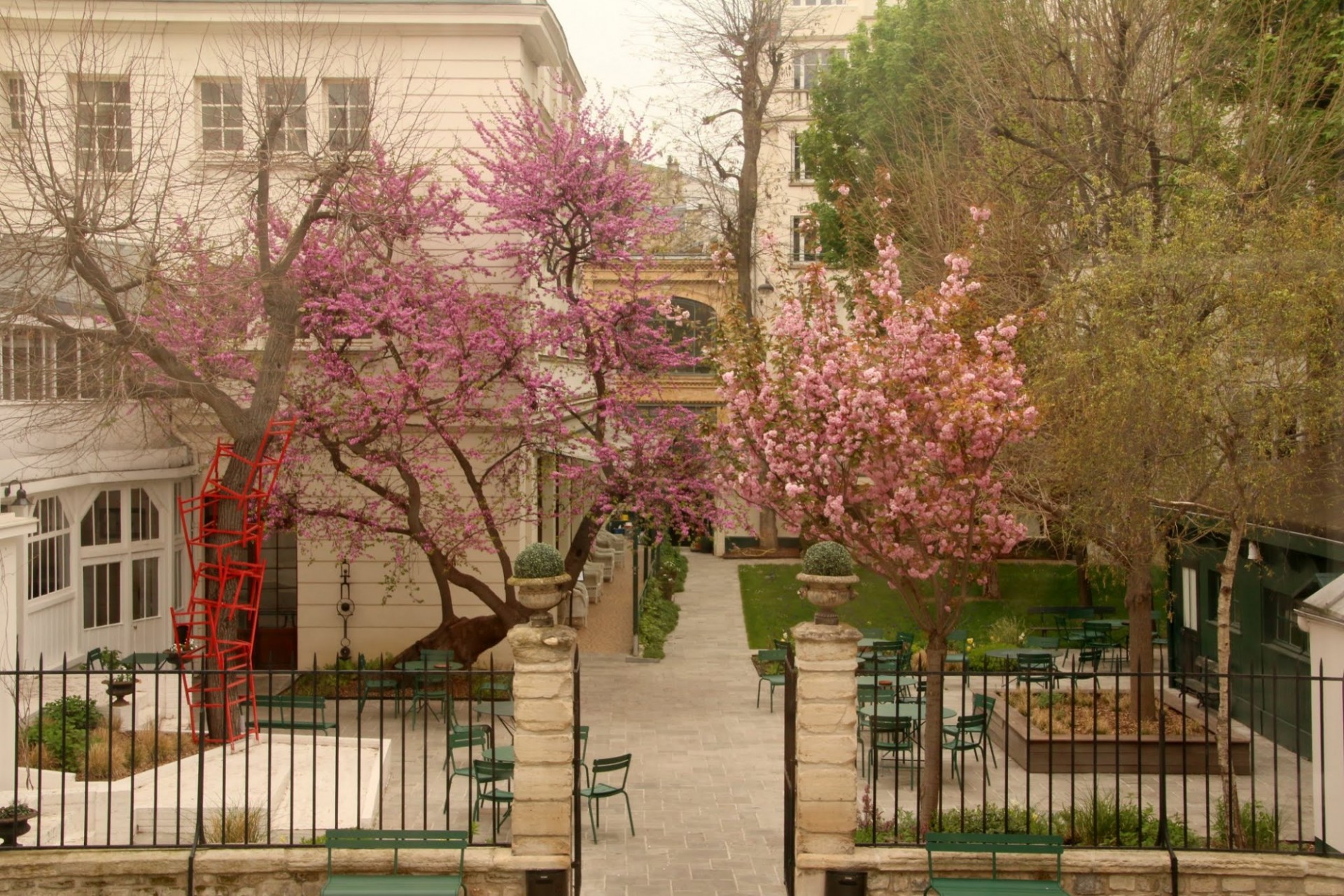 Reid Hall in bloom Reid Hall courtyard in bloom