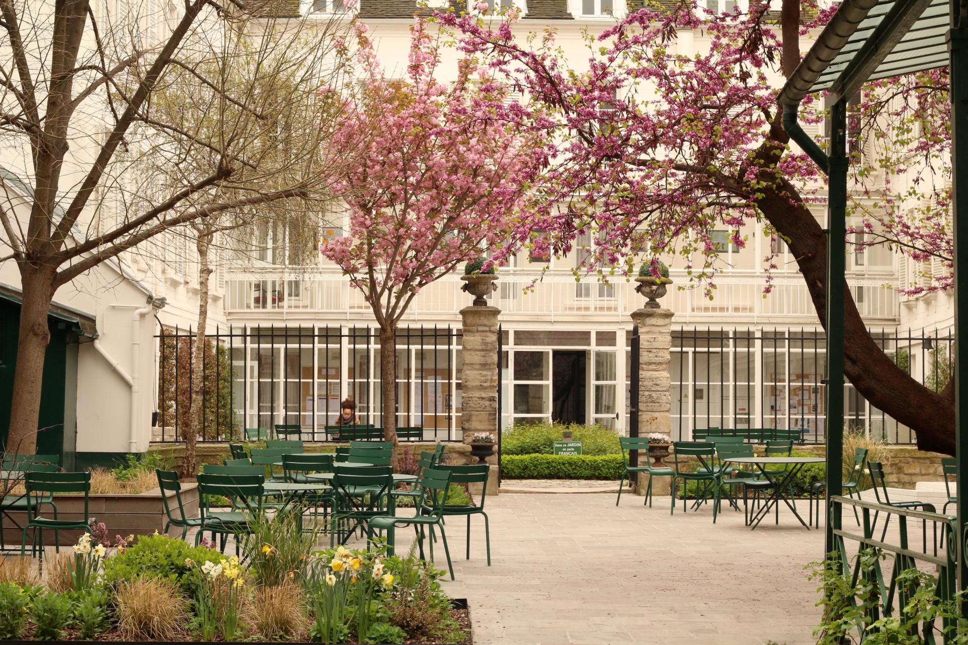 Reid Hall Courtyard at the Paris Center Reid Hall Courtyard at the Paris Center