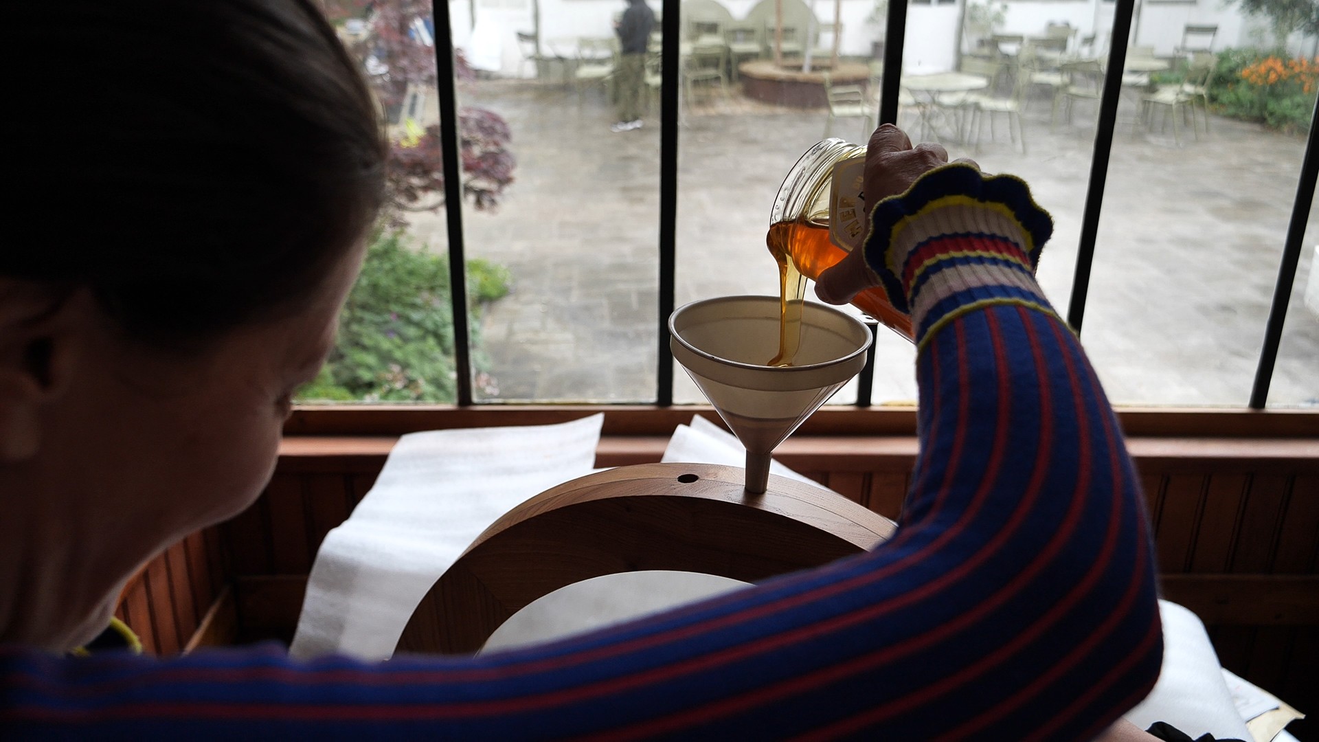 Details: The honey “gloops” as Daudy fills the window. Details: The honey “gloops” as Daudy fills the window.