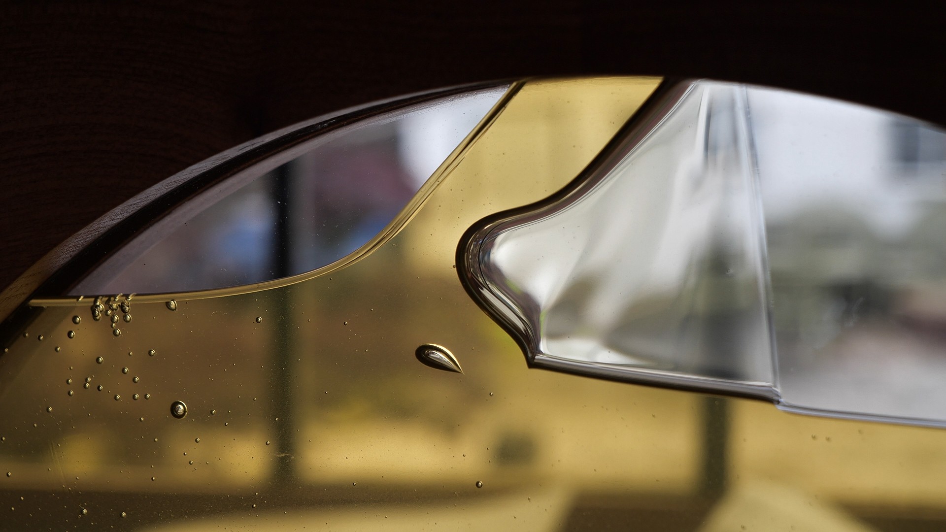 Details: The honey “gloops” as Daudy fills the window. Details: The honey “gloops” as Daudy fills the window.