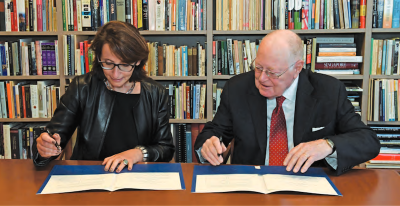 Laurence Engel, President of the BnF, and Provost John Coatsworth sign a bilateral accord between the BnF and the Columbia University Libraries Signing agreement