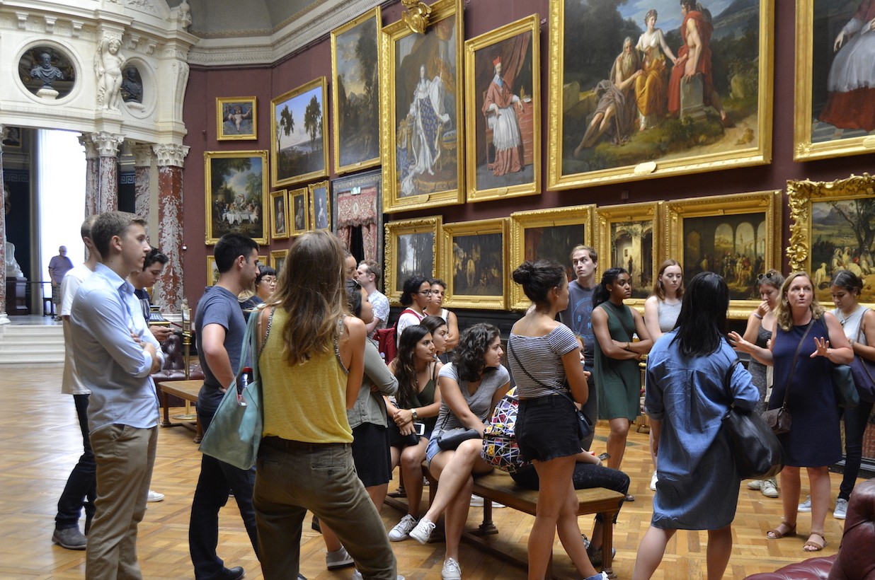 Art History class at the Louvre Art History class at the Louvre