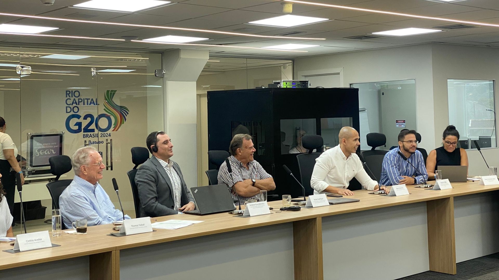 From left to right: Climate Hub Rio’s Director, Thomas Trebat, Professor Andrew Kruczkiewicz, Professor Walter Baethgen and Marcus Belchior, CEO of COR, deliver their opening remarks at the workshop. Photo: Maria Eduarda Vaz/Columbia Global Center Rio From left to right: Climate Hub Rio’s Director, Thomas Trebat, Professor Andrew Kruczkiewicz, Professor Walter Baethgen and Marcus Belchior, CEO of COR, deliver their opening remarks at the workshop.