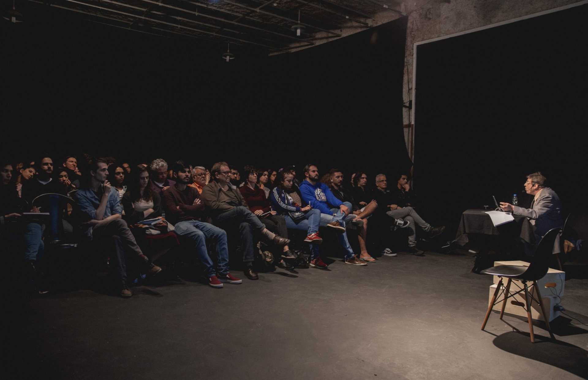 Professor Richard Peña (School of the Arts) delivers a lecture about the filmmaker Maya Deren at the Academia Internacional de Cinema (International Academy of Cinema - AIC) in São Paulo.