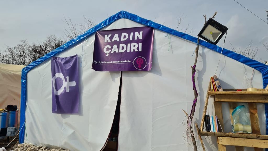 Photo Credit: Mor Çatı Women's Shelter. The banner reads: Women's Tent Mor Çatı - Kadın Çadırı