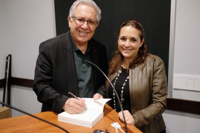 Prominent Turkish singer and writer Zülfü Livaneli, who has launched his new book ‘Serenade for Nadia’ in New York, is seen with İpek Cem Taha. (Photo: Rengim Mütevellioğlu)