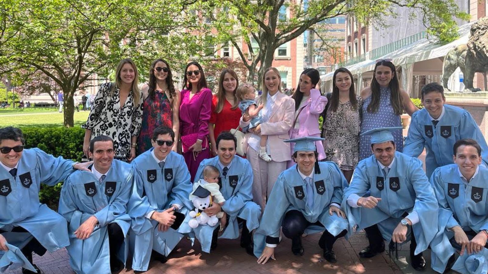 CBS'23 graduates CBS'23 graduates