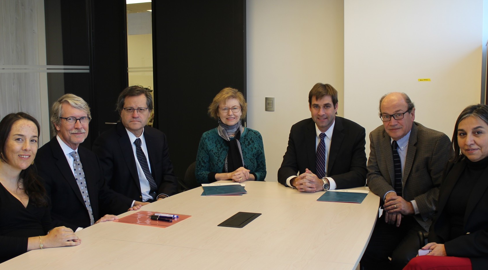 Columbia’s Medical Center signs agreement with Chile’s Universidad del Desarrollo (UDD), the School of Medicine Clínica Alemana-UDD, and the Institute of Sciences and Innovation in Medicine (ICIM). Columbia’s Medical Center signs agreement with Chile’s Universidad del Desarrollo (UDD), the School of Medicine Clínica Alemana-UDD, and the Institute of Sciences and Innovation in Medicine (ICIM).