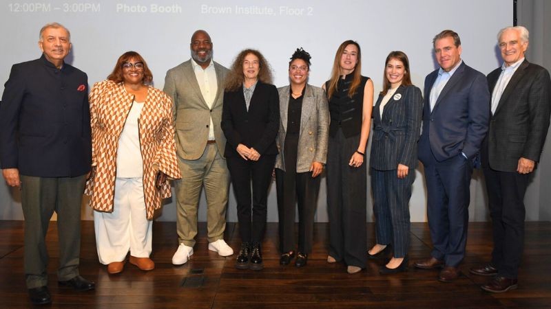 Sonia Goldenberg along with Journalism School Dean Jelani Cobb and fellow winners of the Alumni Award 2023. Sonia Goldenberg along with Journalism School Dean Jelani Cobb and fellow winners of the Alumni Award 2023