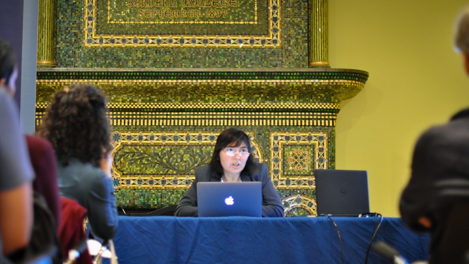  Alejandra Matus speaking at Columbia about the origins of fake news, the erosion of trust in journalistic institutions, and the ways in which journalists can regain that trust in the modern era.