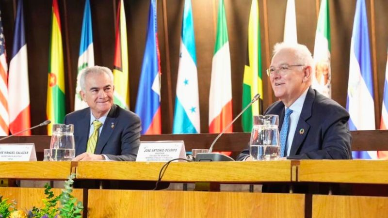 ECLAC Executive Secretary José Manuel Salazar-Xirinachs and José Antonio Ocampo.