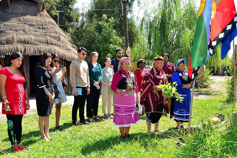 Kraft Fellows Visit Santiago on Interfaith Trip