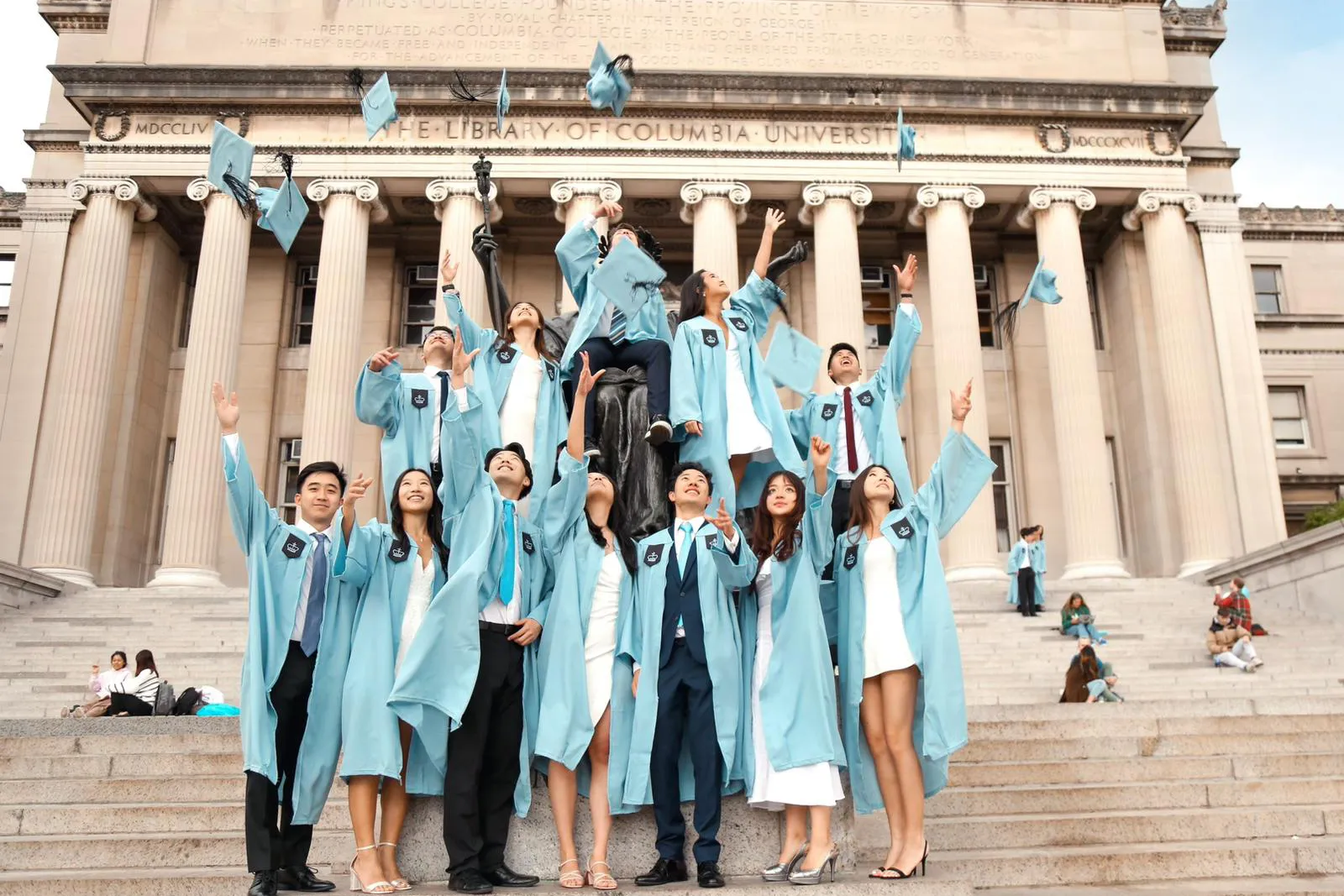 Sean Lee with fellow 2023 graduates.