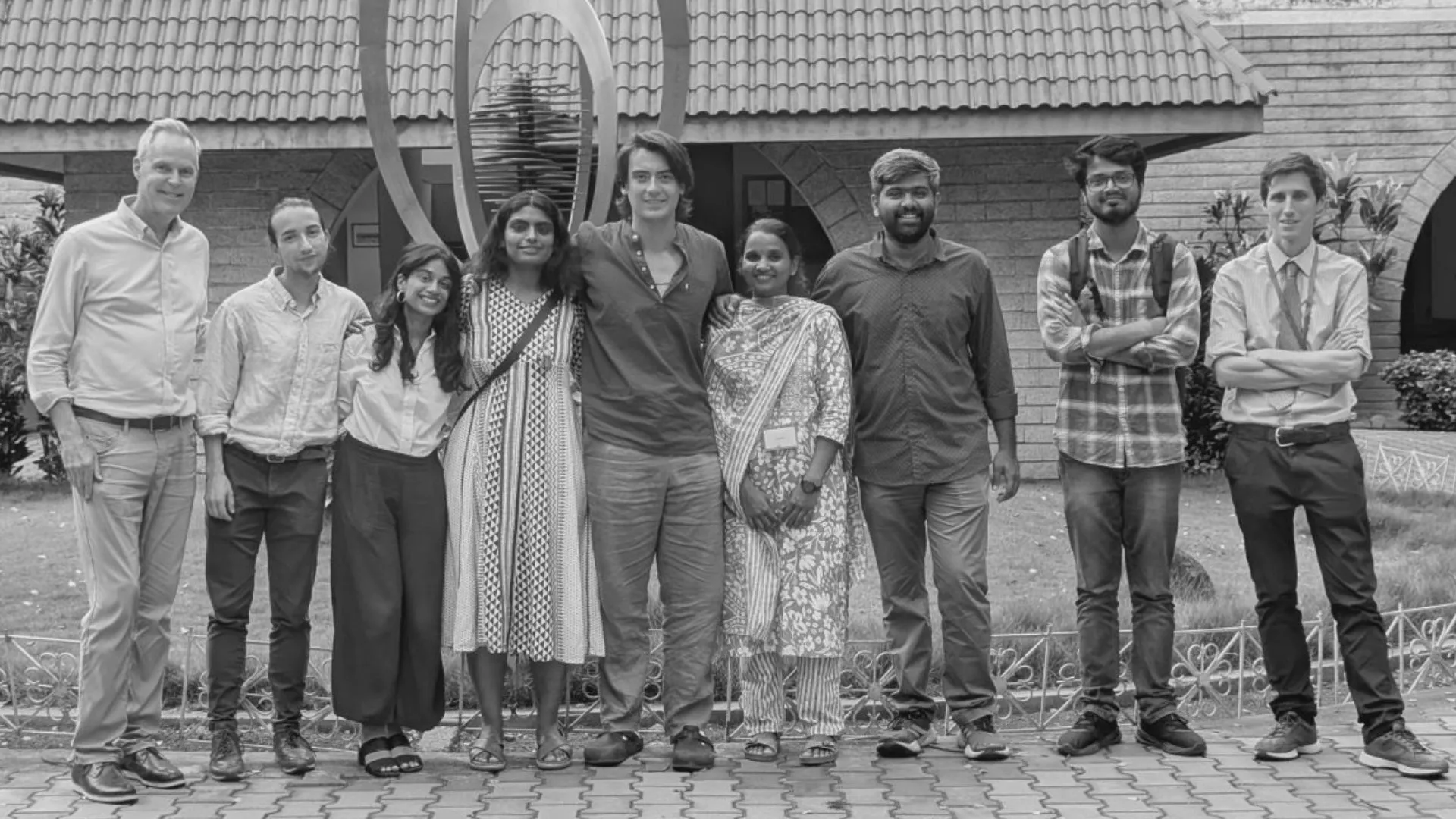 faculty and students at NIAS