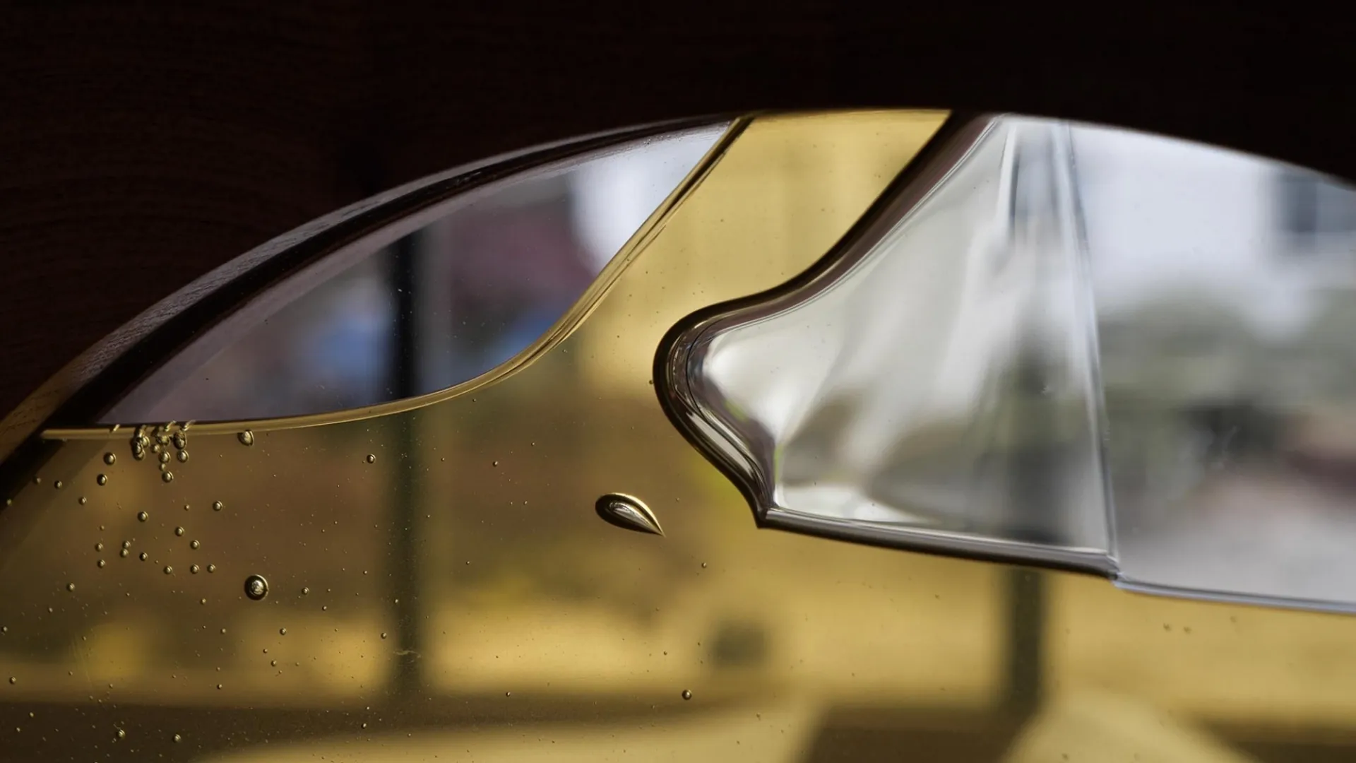 Honey pouring