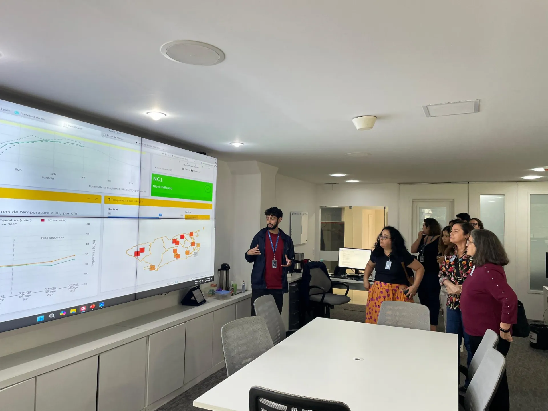 Professor Suzana Camargo visited the Rio Resilience Center (COR) to discuss how to improve rainfall forecasting accuracy in Rio de Janeiro through the development of a new mathematical tool, while also engaging with local universities and communities on climate resilience initiatives.