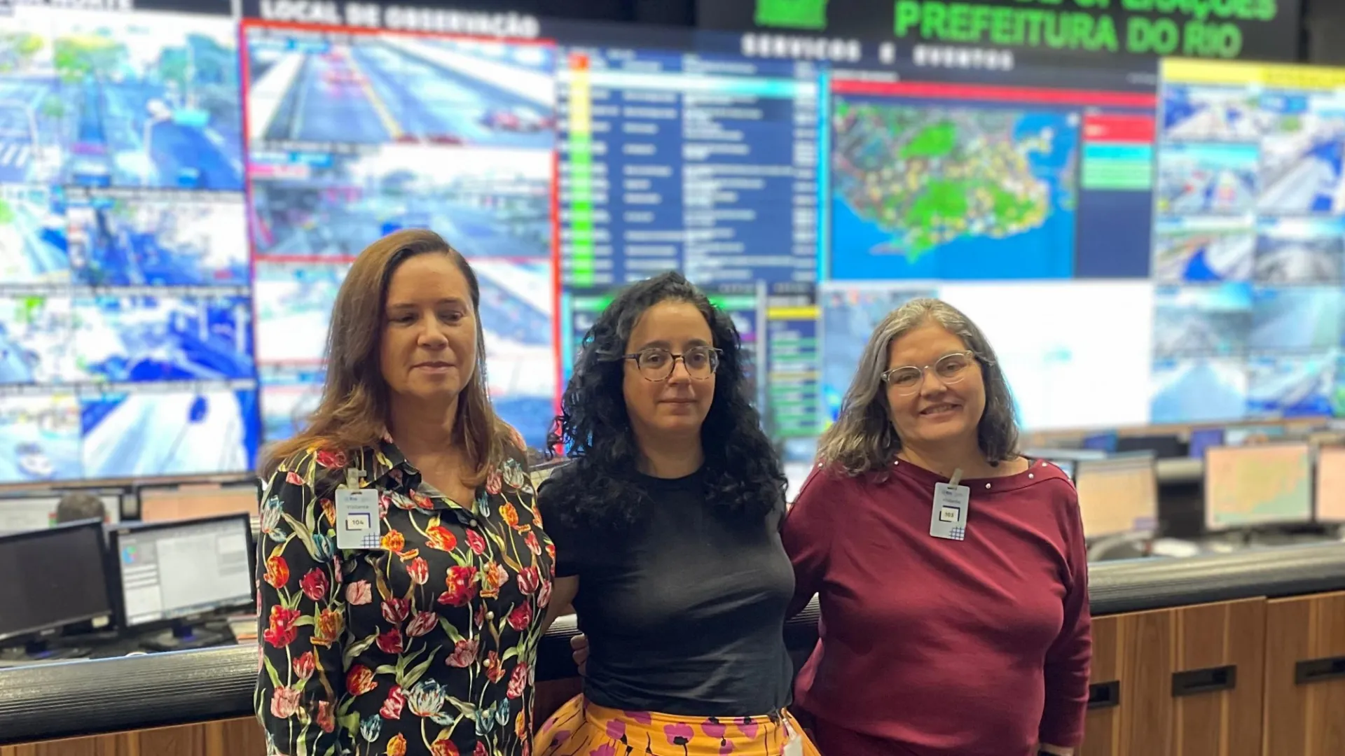 From left to right: Professor Ana Nunes (UFRJ), Camila Pontual (Climate Hub Rio), and Professor Suzana Camargo at the Rio Resilience Center (COR).