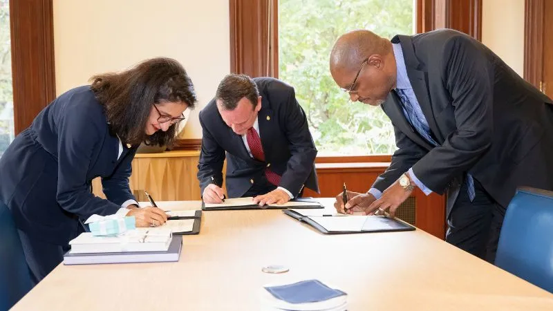 Dennis Mitchell (Interim Provost, Columbia University), Ignacio Sánchez (UC President), and Minouche Shafik (Columbia University President)